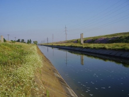 В Херсонской области водитель утонул вместе с машиной в оросительном канале