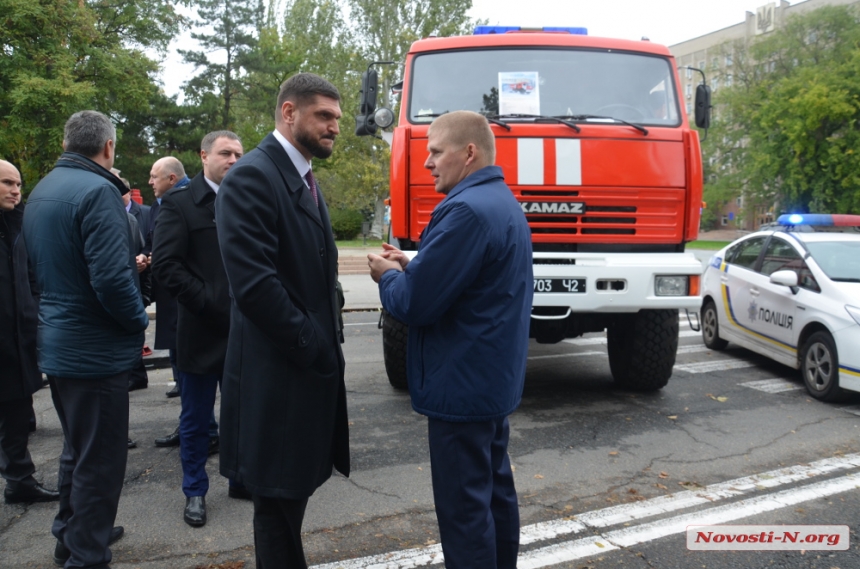 Как «слуги народа» гуляли на выставке военной техники в Николаеве. ФОТОРЕПОРТАЖ