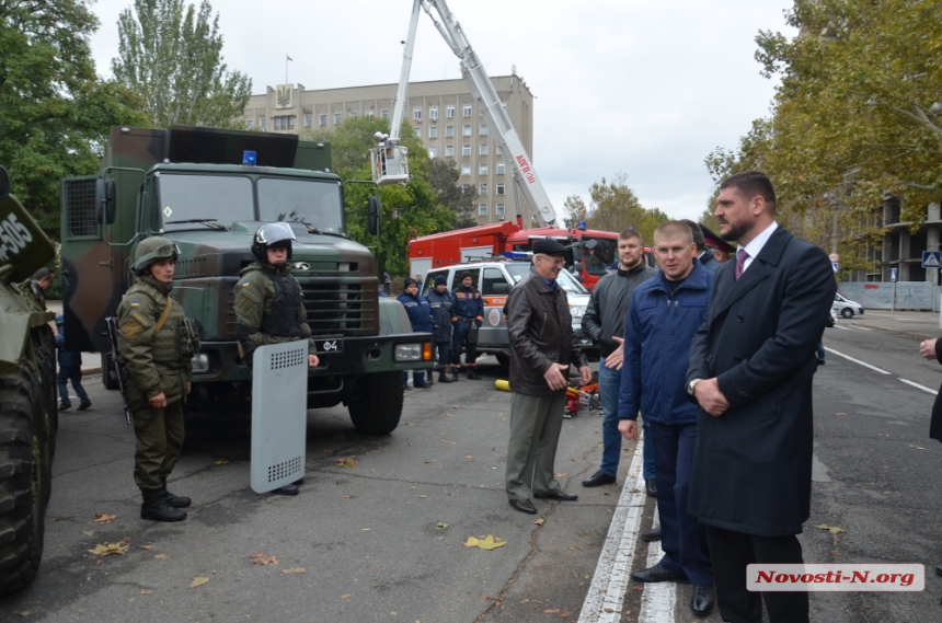 Как «слуги народа» гуляли на выставке военной техники в Николаеве. ФОТОРЕПОРТАЖ