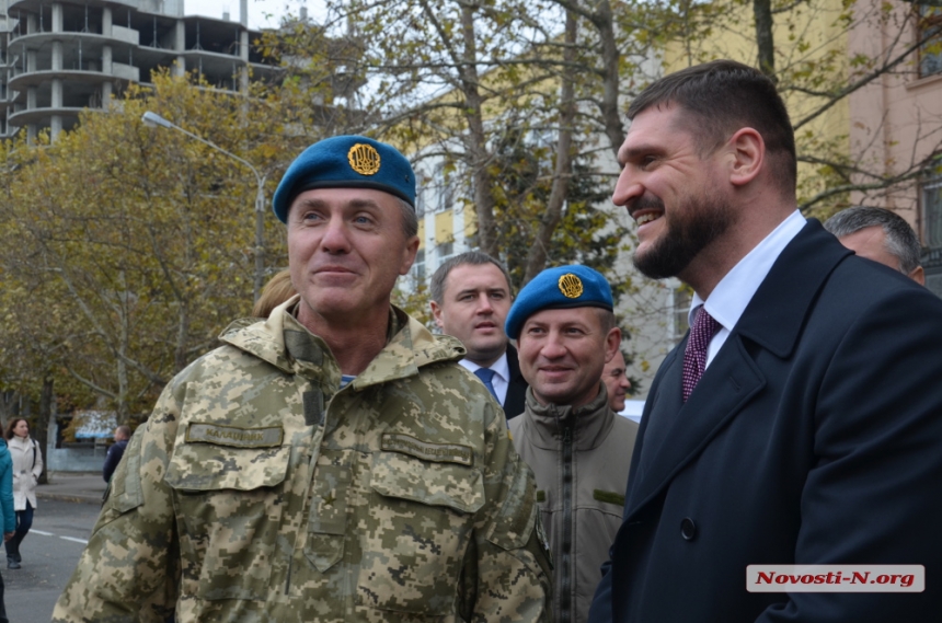 Как «слуги народа» гуляли на выставке военной техники в Николаеве. ФОТОРЕПОРТАЖ