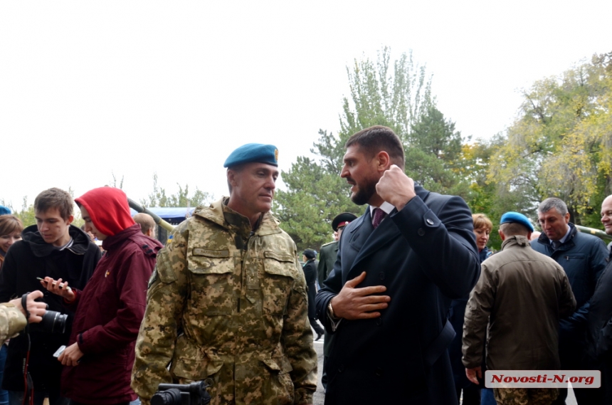 Как «слуги народа» гуляли на выставке военной техники в Николаеве. ФОТОРЕПОРТАЖ