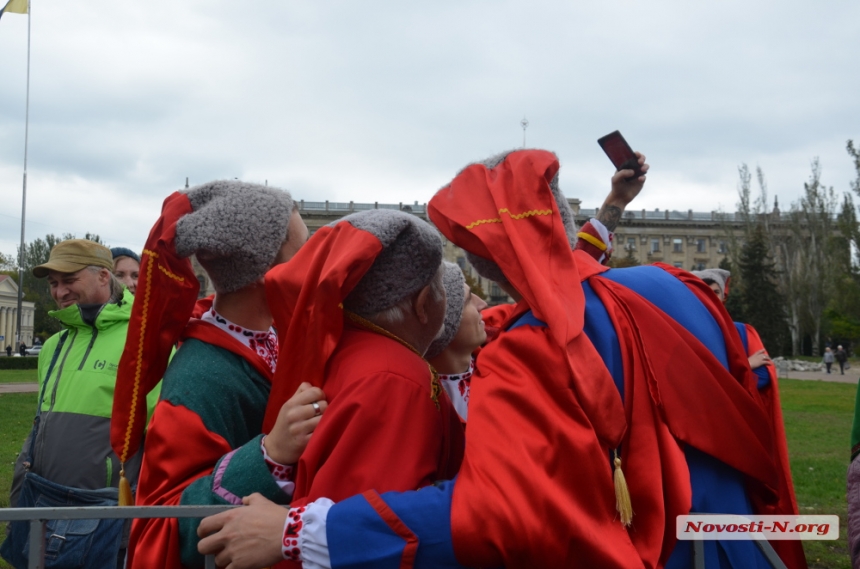 Как «слуги народа» гуляли на выставке военной техники в Николаеве. ФОТОРЕПОРТАЖ