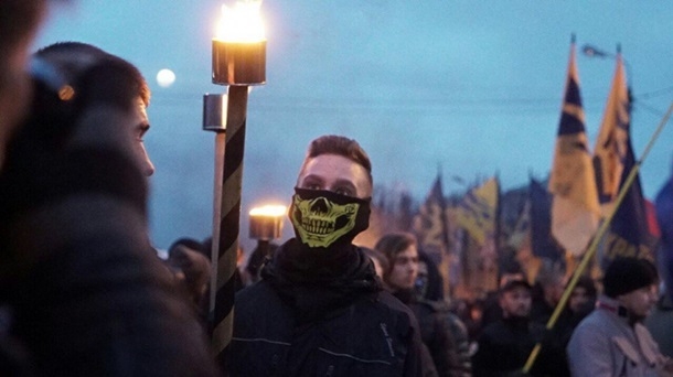 \"Азов\" и \"Правый сектор\" начали в Киеве факельный \"Марш нации\". ФОТО, ВИДЕО 