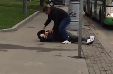 В центре Николаева водитель маршрутки жестоко избил подростка