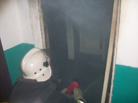 В Николаеве горел дом: жильцов эвакуировали, годовалый малыш госпитализирован