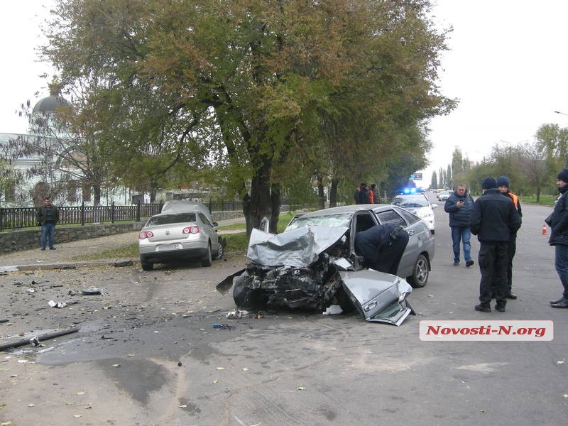 В Николаеве лоб в лоб столкнулись Volkswagen и «ВАЗ»: 4 человека в больнице. ДОБАВЛЕНО ВИДЕО