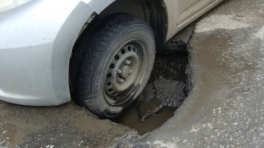 В Николаеве суд обязал дорожников оплатить ремонт разбитого в яме автомобиля