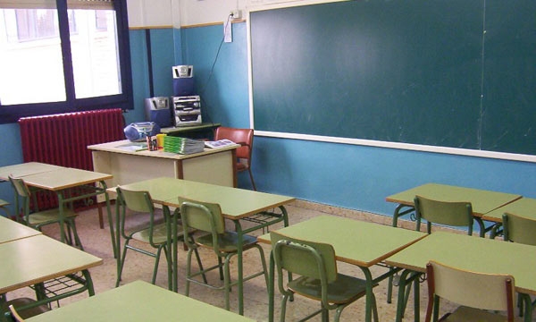  В Южноукраинске часть помещения школы отдали под мебельный склад