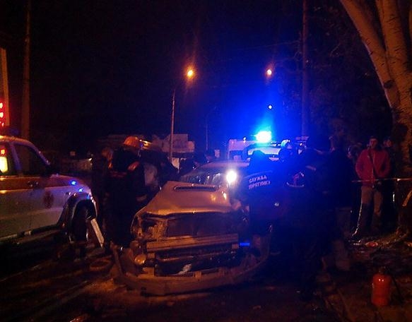 В Николаеве Subaru врезался в дерево - пострадали трое человек