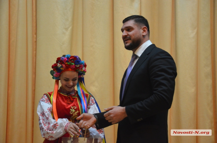 В Николаеве губернатор Савченко наградил волонтеров. ФОТОРЕПОРТАЖ