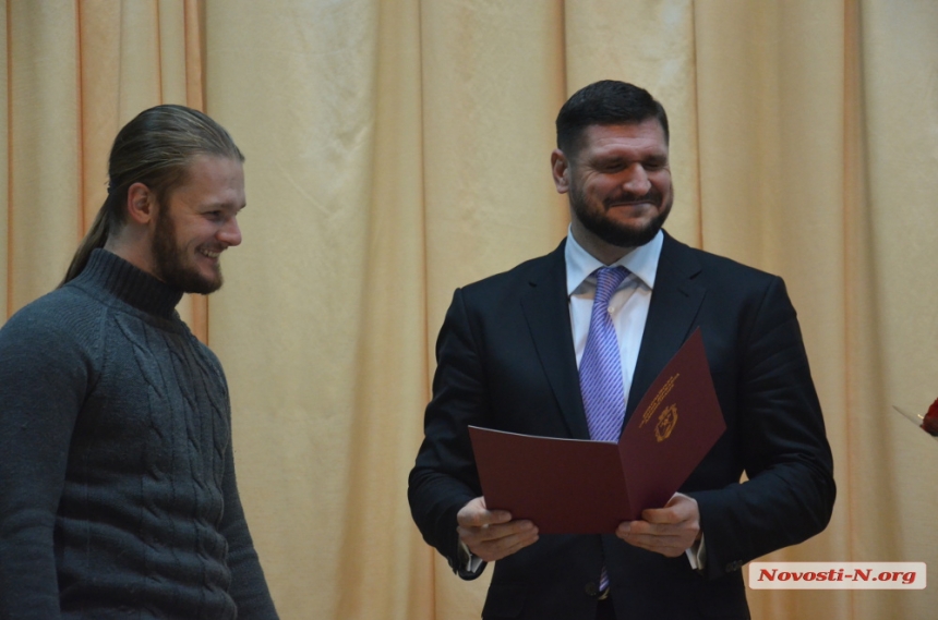 В Николаеве губернатор Савченко наградил волонтеров. ФОТОРЕПОРТАЖ