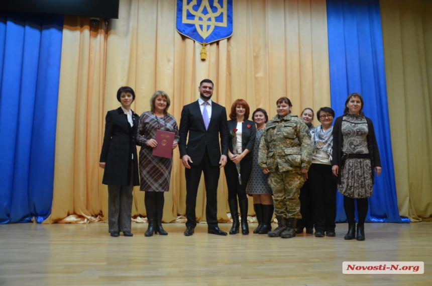 В Николаеве губернатор Савченко наградил волонтеров. ФОТОРЕПОРТАЖ