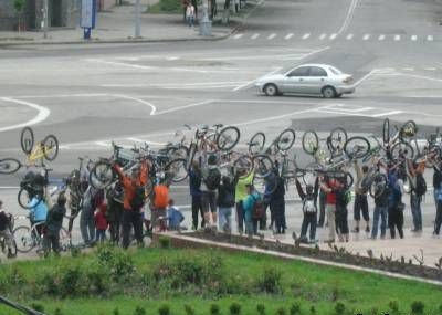 Одесские велосипедисты требуют дорожек и безопасности 