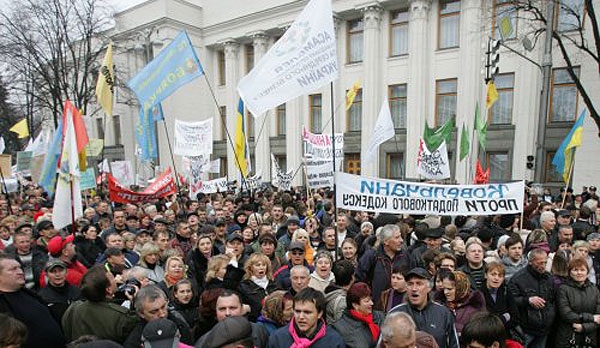 Противники Налогового кодекса уже собрались на Майдане