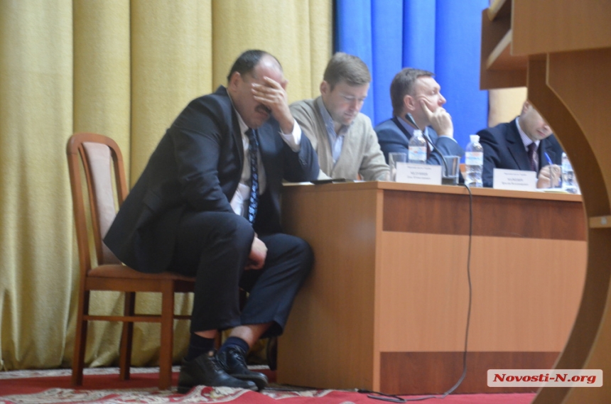 Нардеп Медуница едва не уснул на выездном Комитете по вопросам бюджета в Николаеве. ФОТО