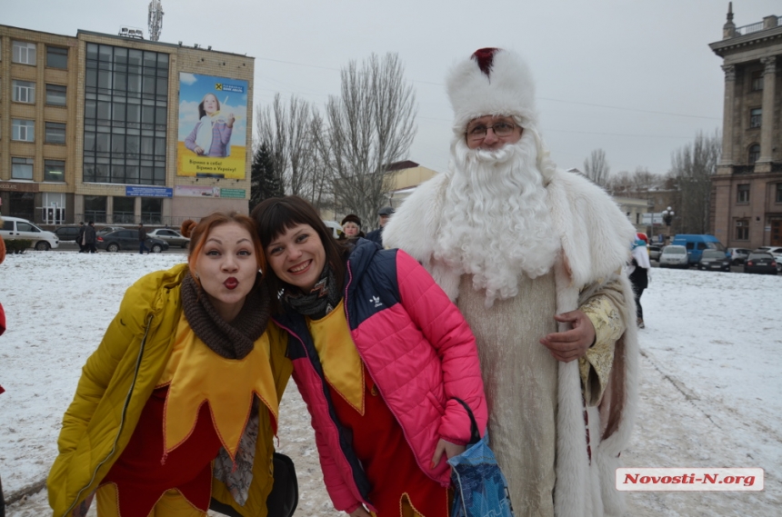 Как николаевцы зажигали главную городскую елочку. ФОТОРЕПОРТАЖ 