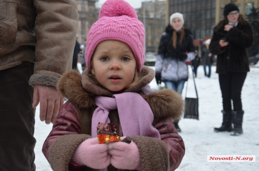 Как николаевцы зажигали главную городскую елочку. ФОТОРЕПОРТАЖ 