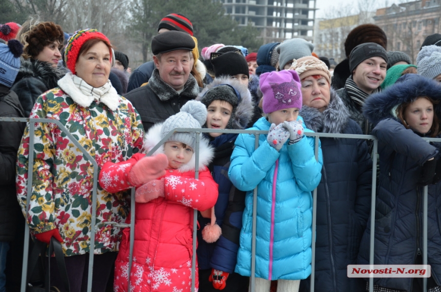 Как николаевцы зажигали главную городскую елочку. ФОТОРЕПОРТАЖ 