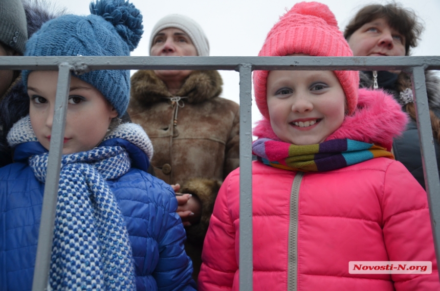 Как николаевцы зажигали главную городскую елочку. ФОТОРЕПОРТАЖ 