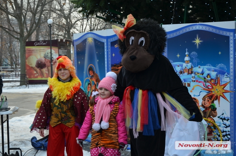  Как проходило открытие главной елки Заводского р-на города Николаева в \"Сказке\". ФОТОРЕПОРТАЖ