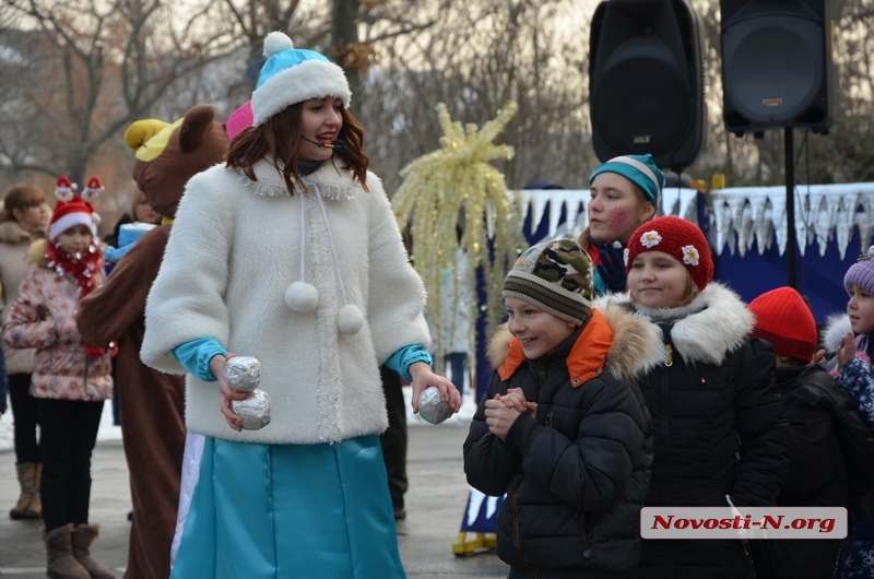  Как проходило открытие главной елки Заводского р-на города Николаева в \"Сказке\". ФОТОРЕПОРТАЖ