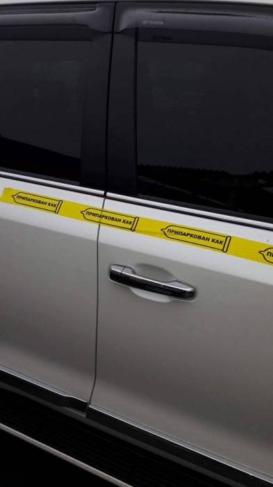 «Припаркован, как контрацептив»: николаевцы наклеили поучительную ленту на неправильно припаркованное авто 
