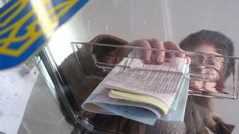 В шести областях Украины сегодня продолжаются выборы местной власти