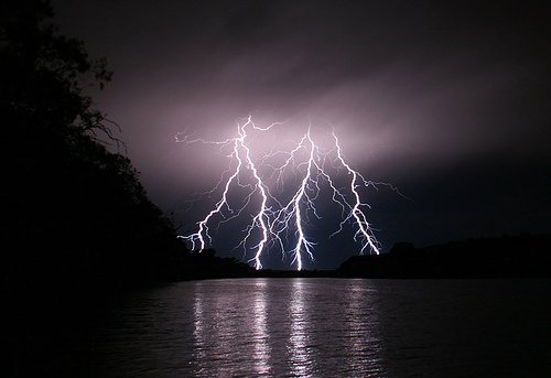 В Николаеве прогремели грозы, а в первых числах декабря ожидается мокрый снег и  гололед