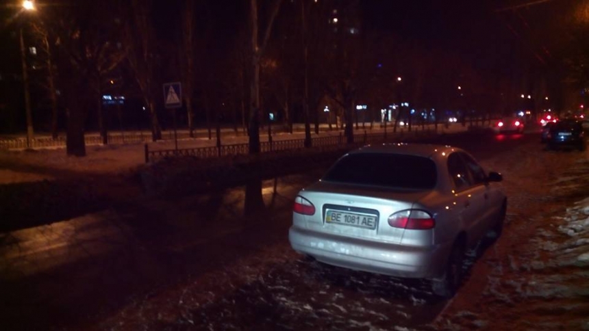 На улицах Николаева: подборка фото \"я паркуюсь как олень\" за эту неделю
