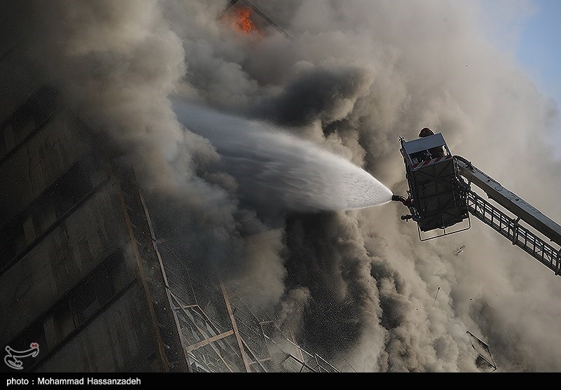 В Тегеране упал один из старейших небоскребов, погибло 30 пожарных