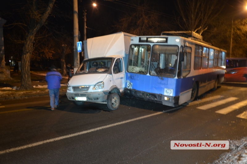 Мотоцикл врезался в газель