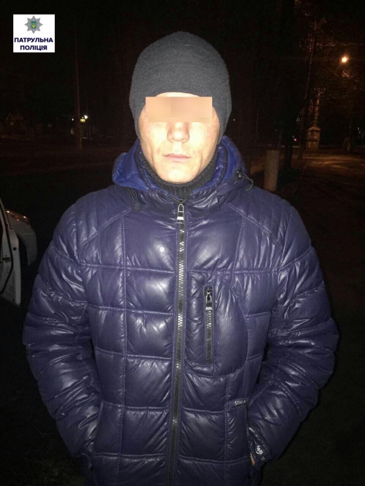 Николаевские патрульные оперативно задержали подозреваемого в ограблении