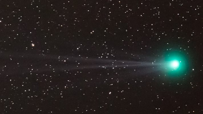 В эти выходные можно увидеть в мощный бинокль комету с ярким зеленым свечением