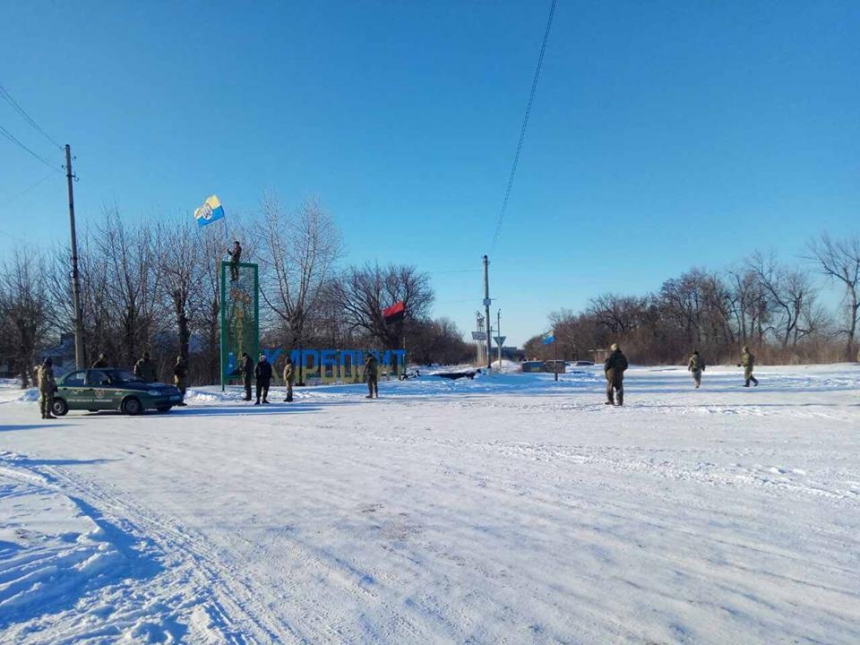 Участники блокады Донбасса начали перекрывать и автодороги