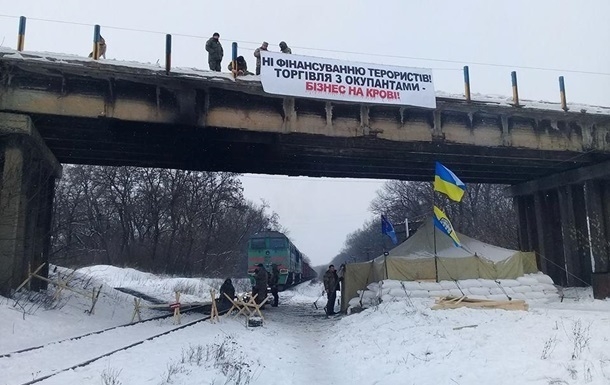 Участники блокады заявляют, что их окружил спецназ