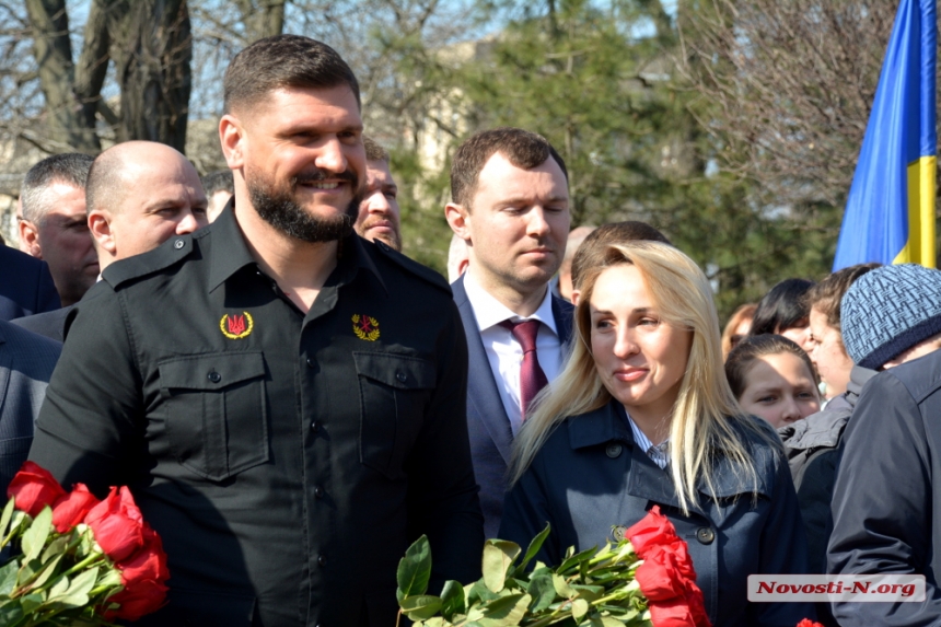 В Николаев на возложение цветов к памятнику Шевченко приехал нардеп Ярош