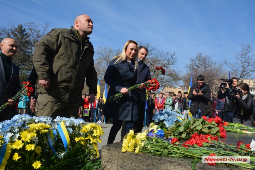 В Николаев на возложение цветов к памятнику Шевченко приехал нардеп Ярош