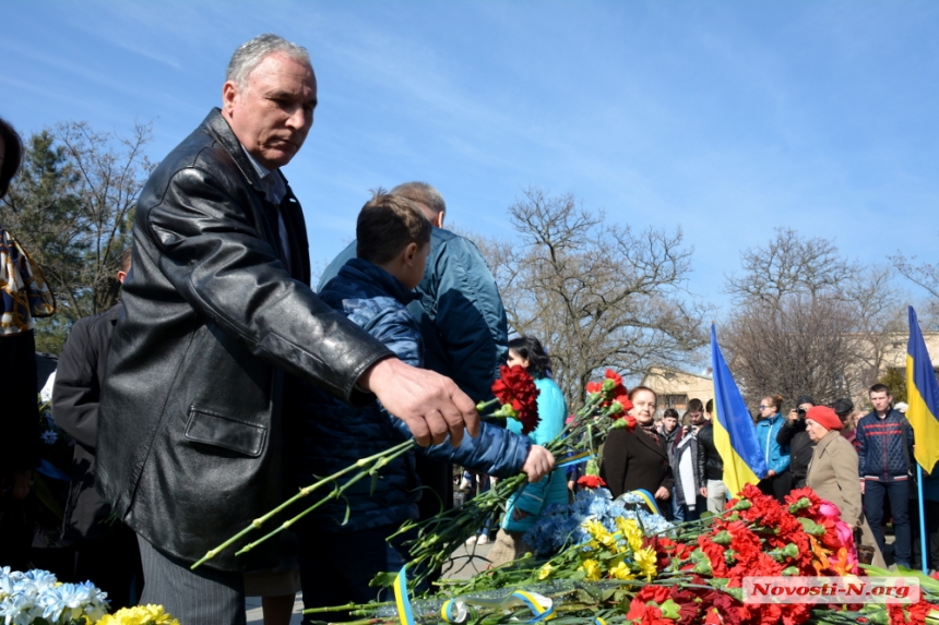 В Николаев на возложение цветов к памятнику Шевченко приехал нардеп Ярош