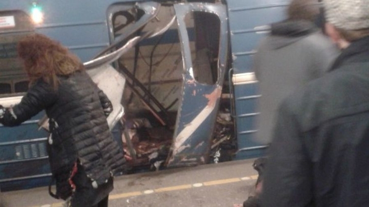 Число погибших в метро Питера достигло 12 человек