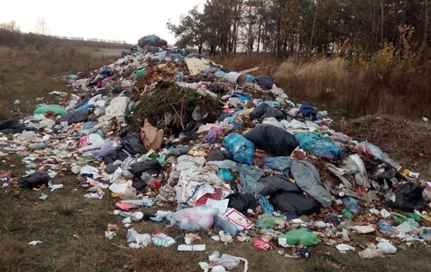 На Житомирщину незаконно привезли 70 тонн мусора из Львова