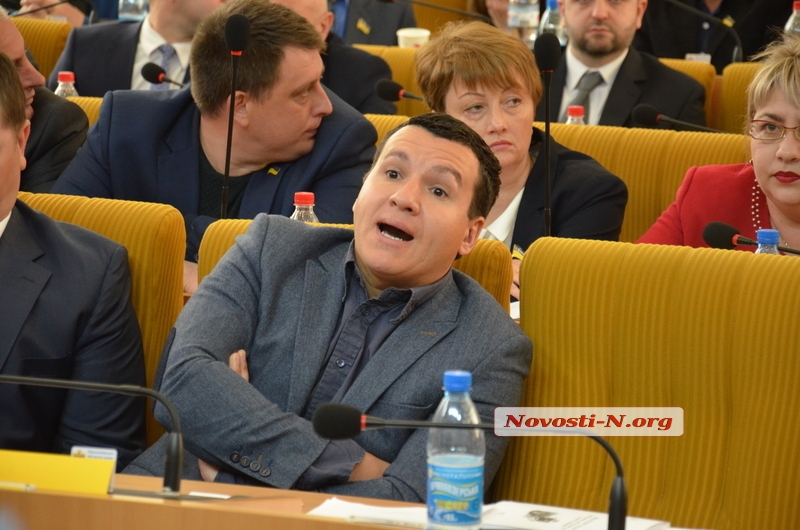«Пикеты, скандалы, минирование»: как проходила сессия Николаевского облсовета. ФОТОРЕПОРТАЖ
