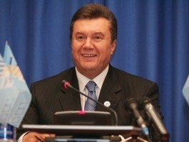 Янукович поздравил украинцев с Днем Святого Николая