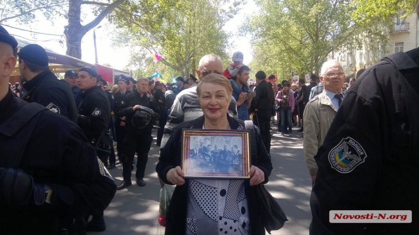 Второй «Бессмертный полк» в Николаеве проходит под песни о ...
