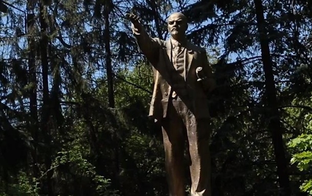 В Киеве обнаружили целый памятник Ленину
