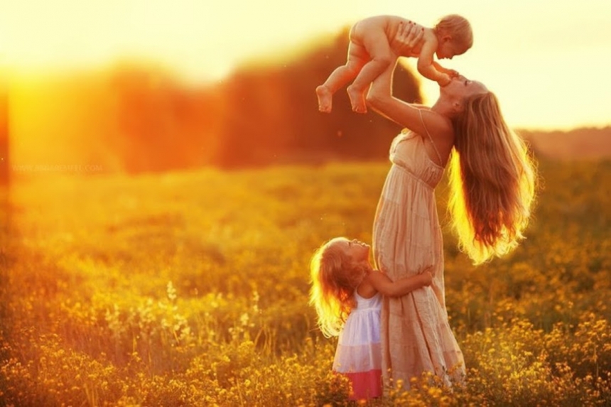 В Украине сегодня празднуют День матери