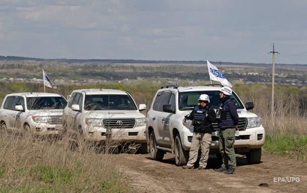 На Донбассе в авто ОБСЕ бросили дымовую гранату