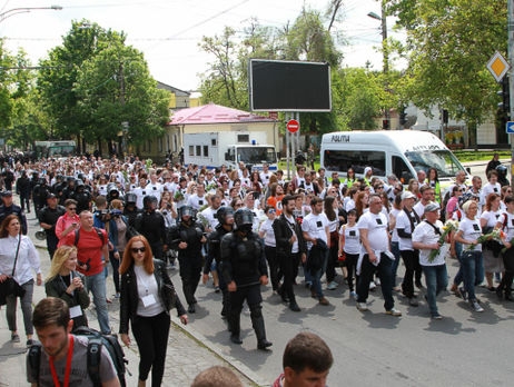 Гей-парад в Кишиневе священники забросали яйцами 