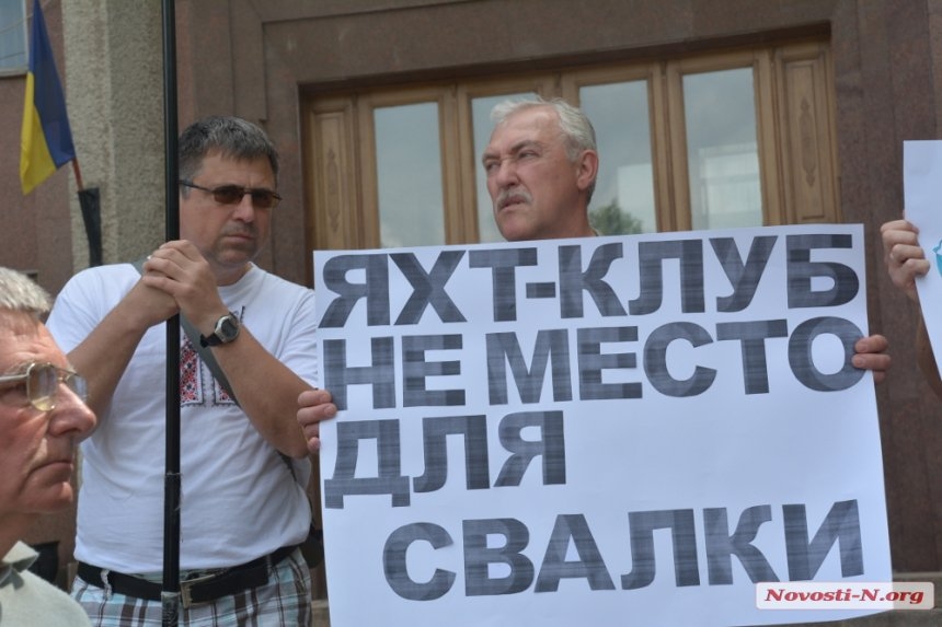 После акции протеста АМПУ приостановила работы по дноуглублению акватории в морпорту Николаева