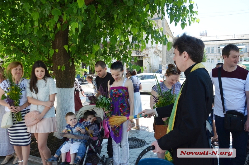 В главном николаевском храме праздновали Троицу