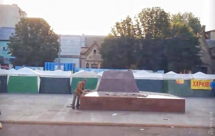 В Одесской области под покровом ночи демонтировали памятник Котовскому